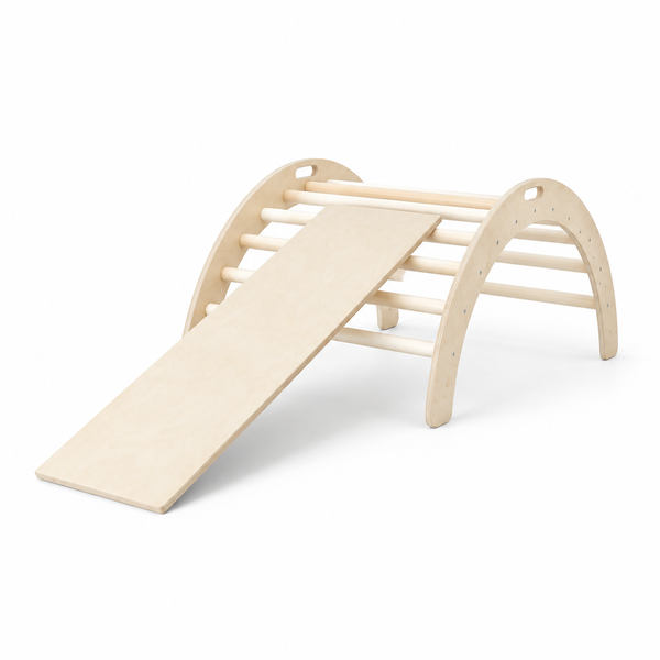 Kletterbogen mit Rampe aus Birke, auch als Wippe – Studioaufnahme